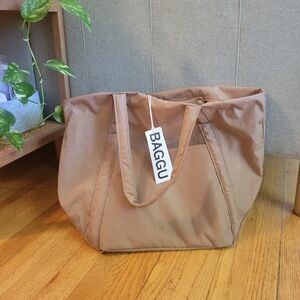 BNWT BAGGU Cocoa cloud bag